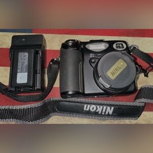Vintage Nikon Coolpix 5000 Working Condition